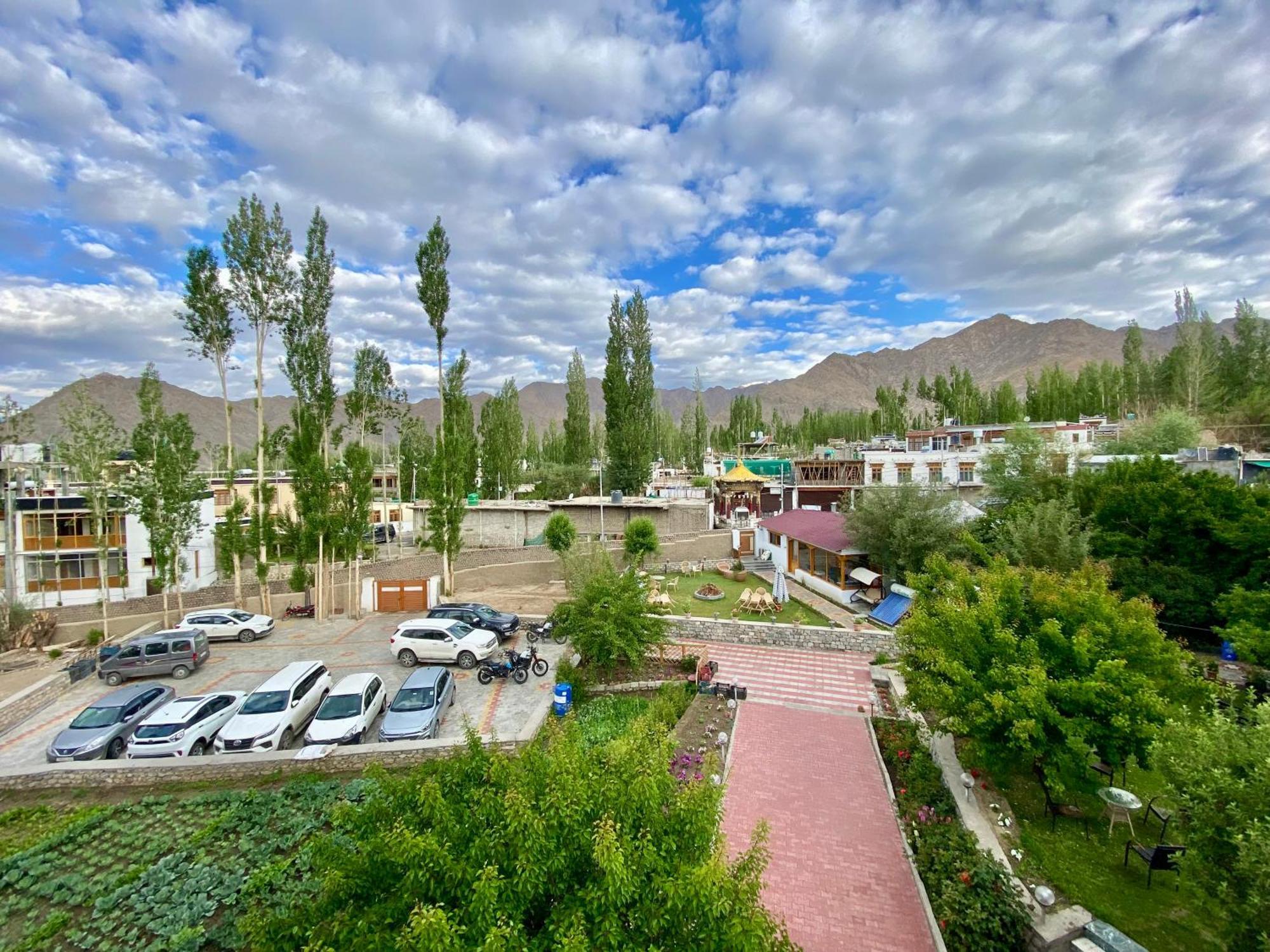 Hotel Palam Hills Leh Esterno foto